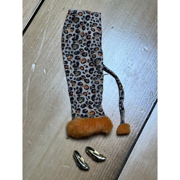 Mattel Barbie Masquerade Halloween Leopard Skirt w/ fur paired w/ gold heels - Picture 1 of 2